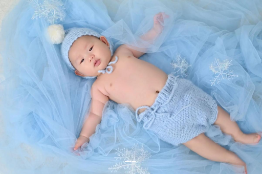 钦州满月宝宝放屁臭